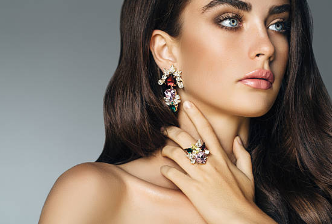 Tips for Selecting Earrings That Enhance Your Natural Beauty and Elegance